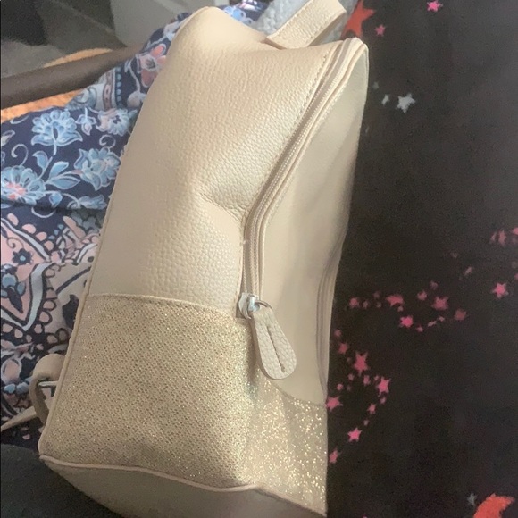 Express gold book bag - Picture 4 of 4